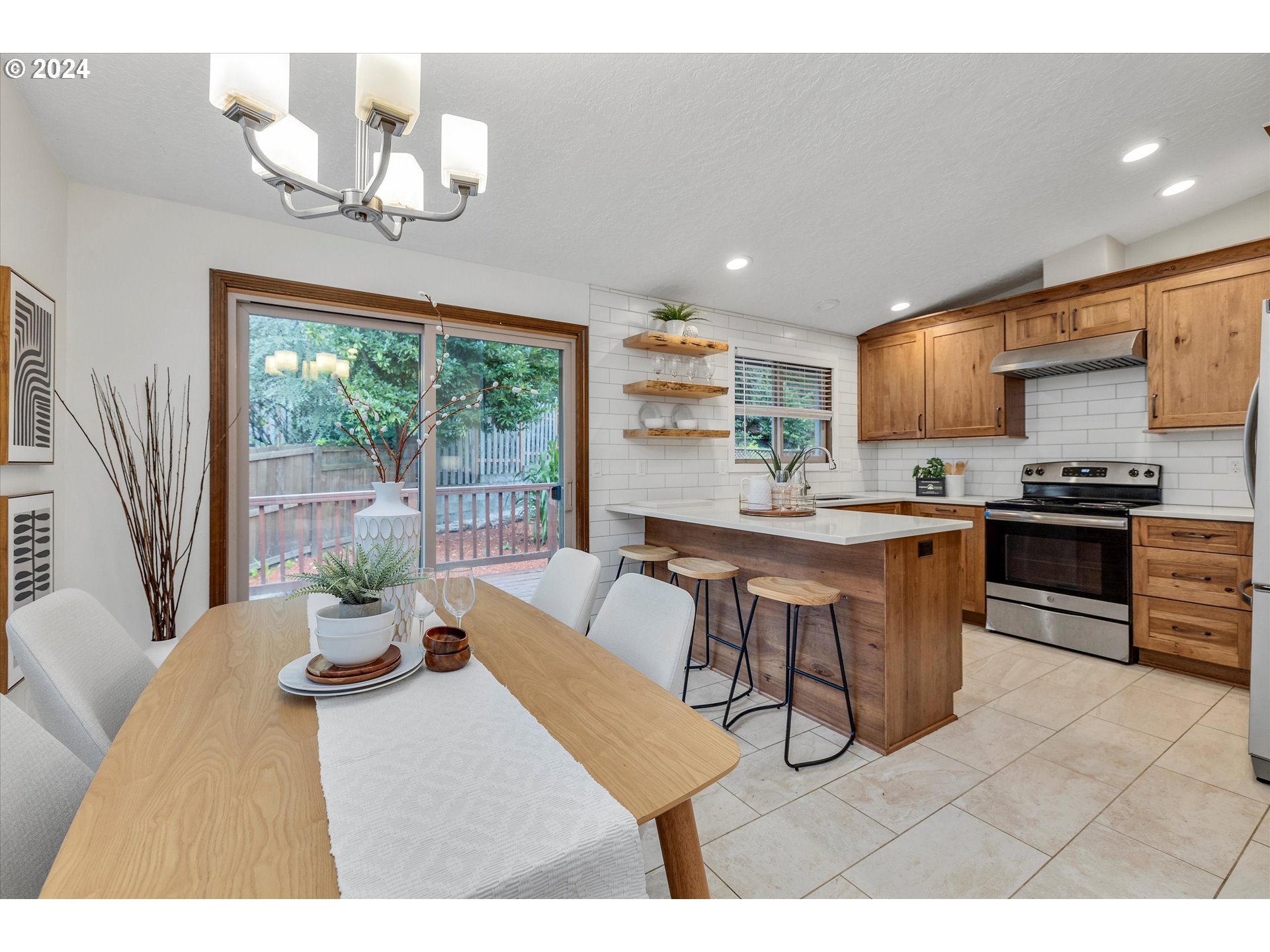 7233 Southwest Capitol Hill Road Portland, OR 97219 - Photo 9 of 34 Gallery Image 9