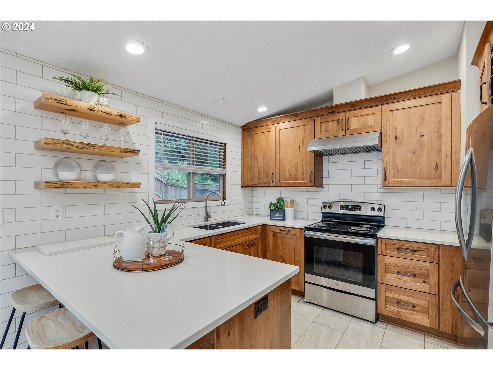 7233 Southwest Capitol Hill Road Portland, OR 97219 - Photo 10 of 34 Gallery Image 10