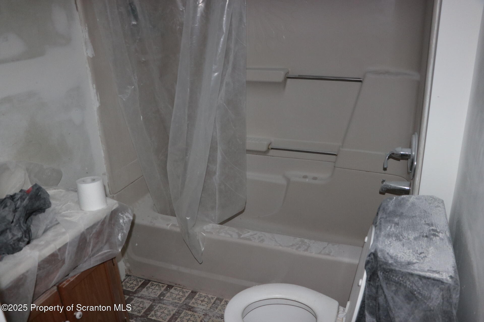 74 Matthews Road Moscow, PA 18444 - Photo 18 of 33 a bathroom with a toilet and a bathtub