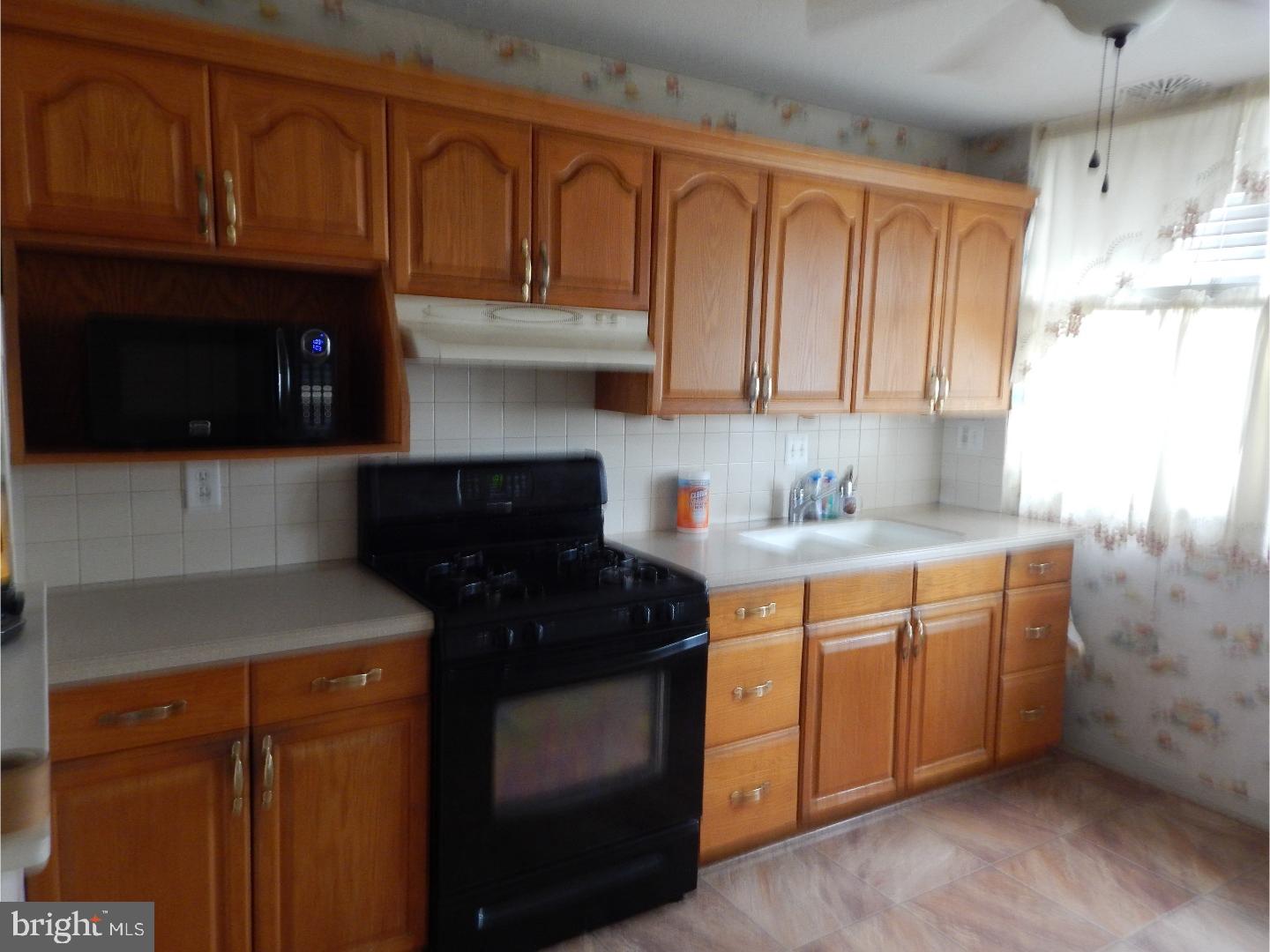 4161 Whiting Road Philadelphia, PA 19154 - Photo 5 of 13 Kitchen