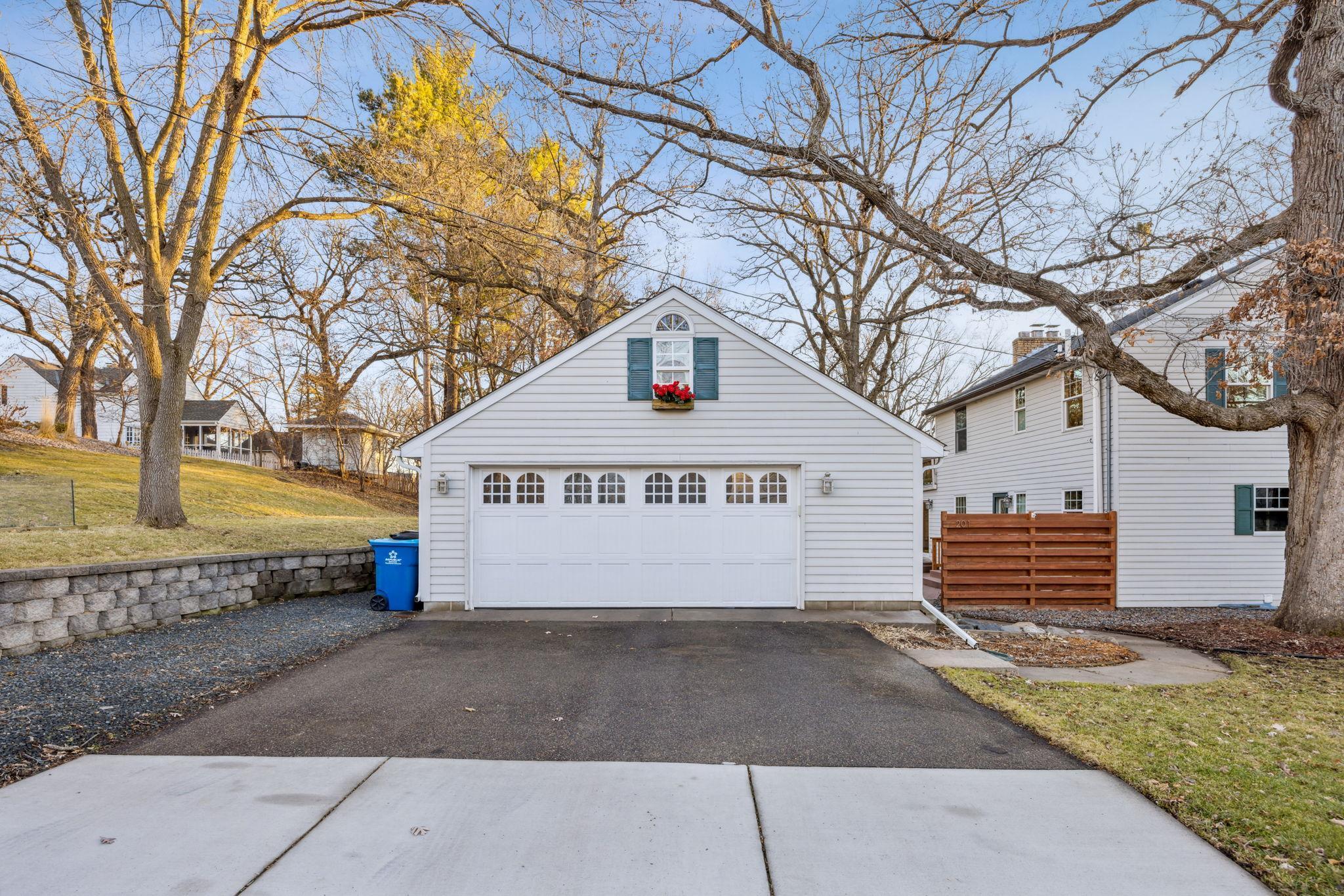 201 Maple Hill Road Hopkins, MN 55343 - Photo 23 of 32