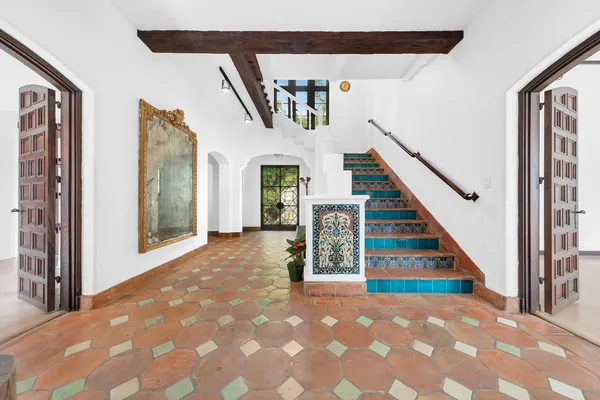 a view of entryway and hall