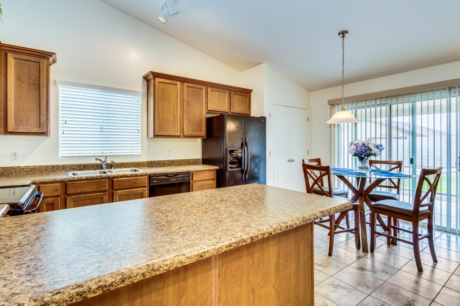 2726 West Pecan Road Phoenix, AZ 85041 - Photo 9 of 20 0009-Pecan (9)