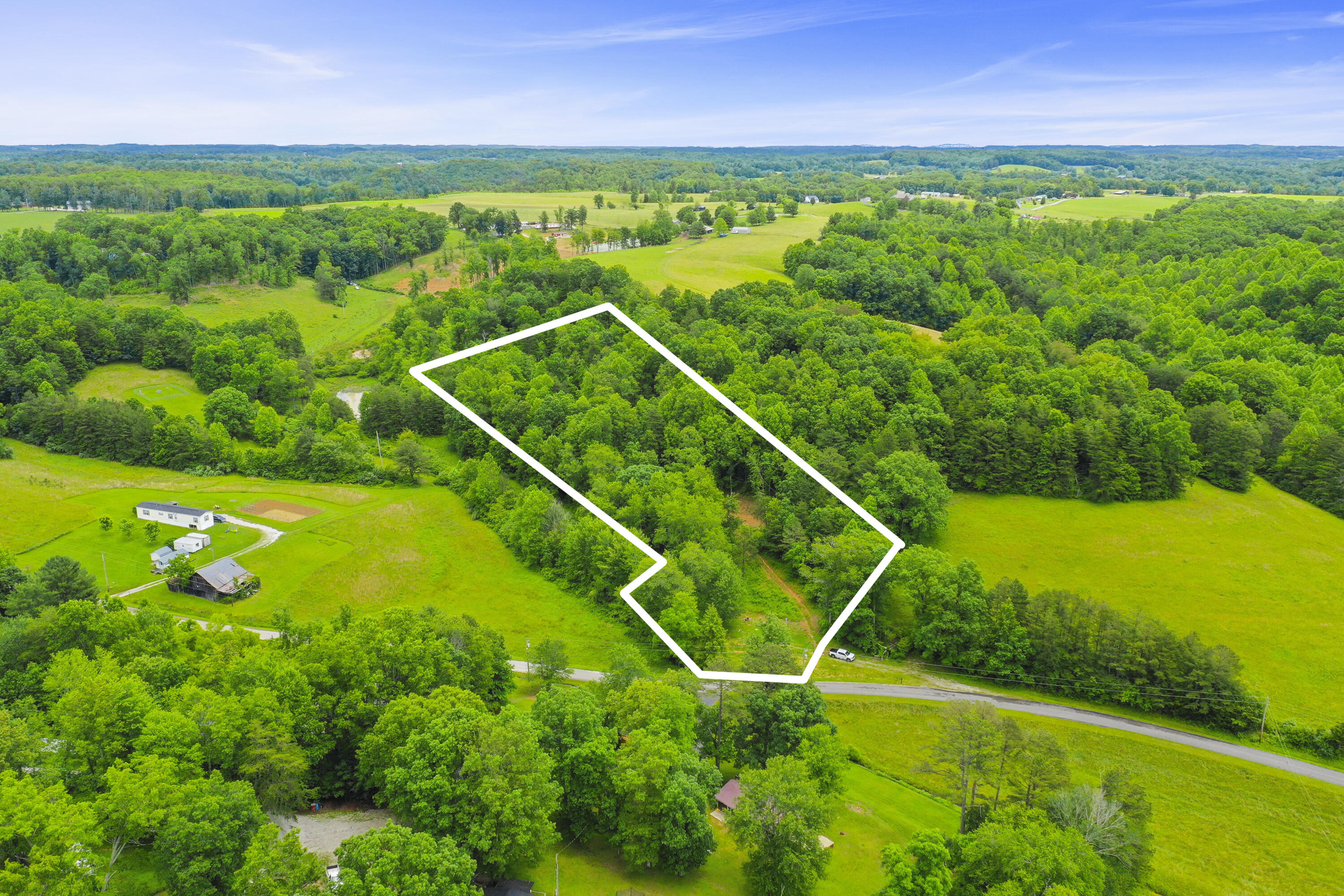 2062 Hellard Road Annville, KY 40402 - Photo 7 of 19 DJI_0009