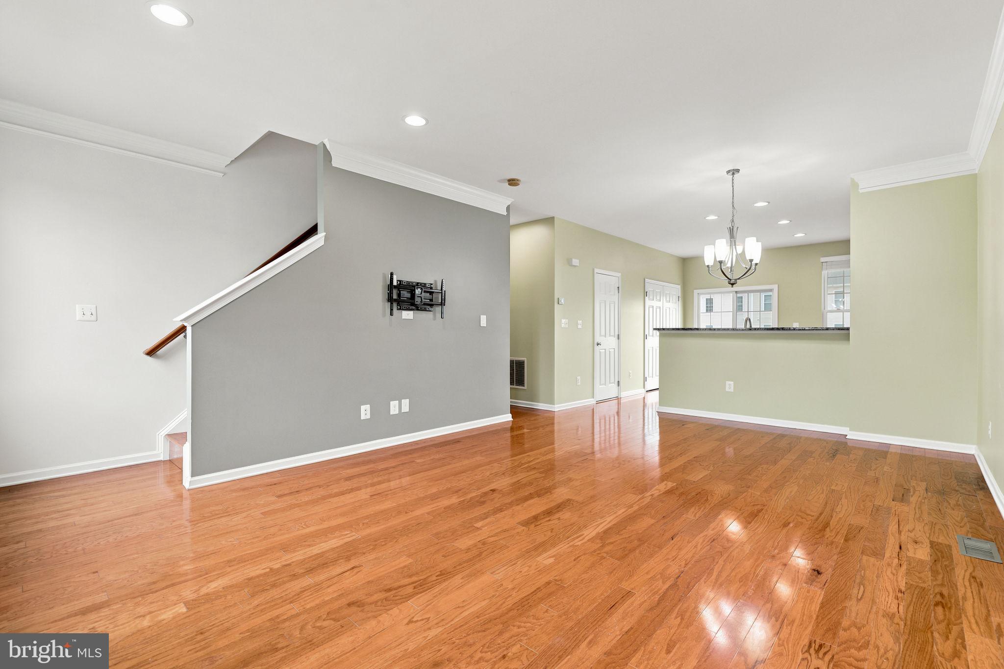 25156 Monteith Terrace Chantilly, VA 20152 - Photo 48 of 72 Spacious, sunlit living area awaits you.