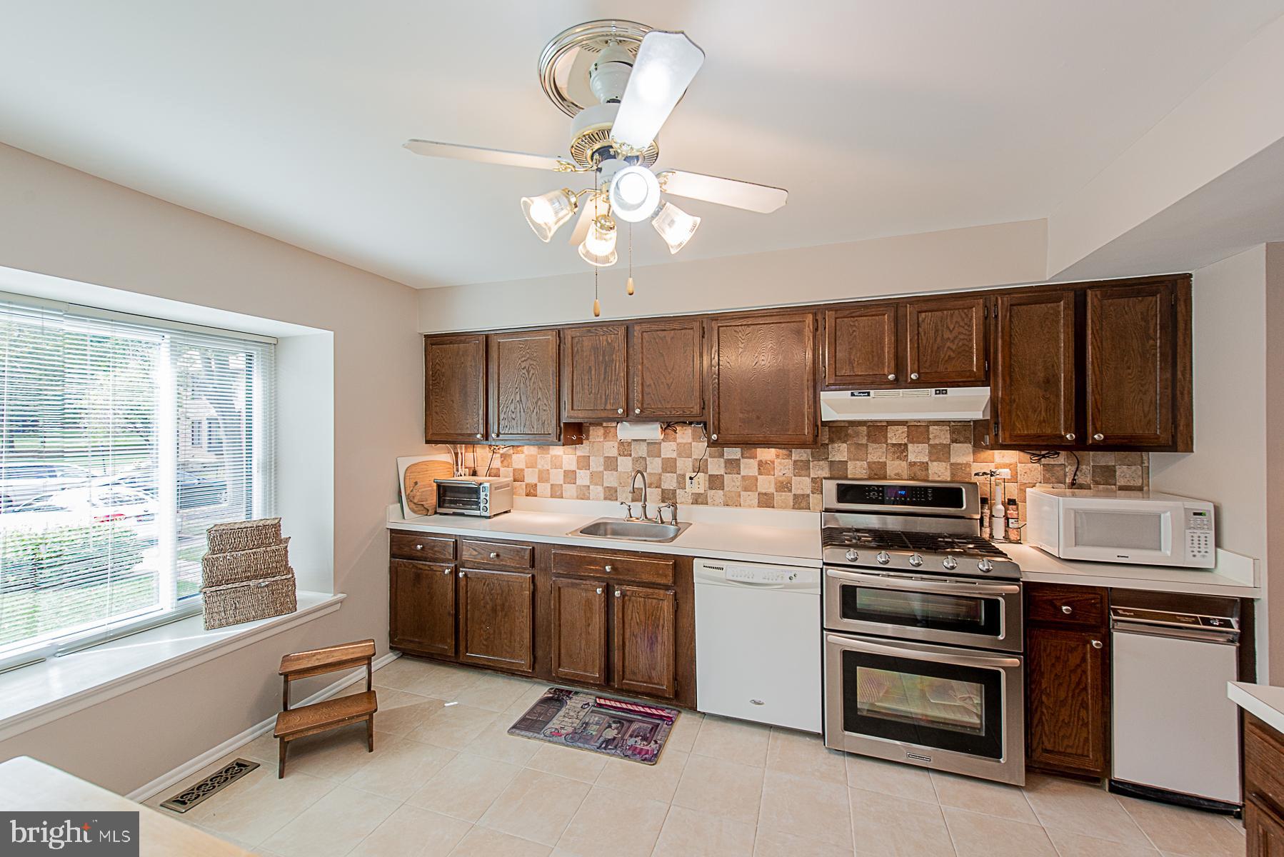 5388 Eliots Oak Road Columbia, MD 21044 - Photo 8 of 24 Bay Window & Updated Gas Stove/Double Oven