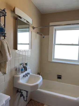 $1,450 | 213 South Broom Street, Unit 3, Madison, WI 53703