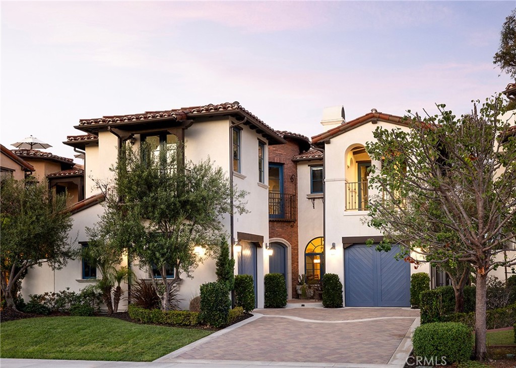 a house view with a outdoor space