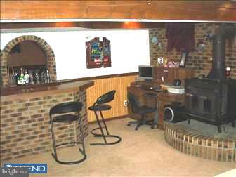618 Cambridge Road Brookhaven, PA 19015 - Photo 3 of 6 Family Room