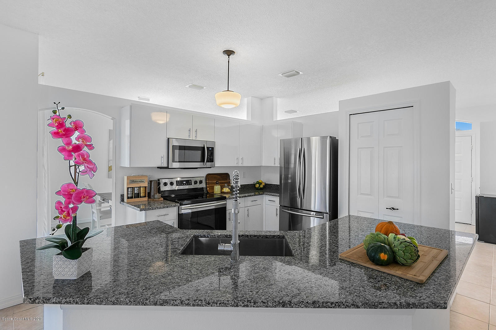 1282 Ragen Road Southeast Palm Bay, FL 32909 - Photo 4 of 22 Kitchen
