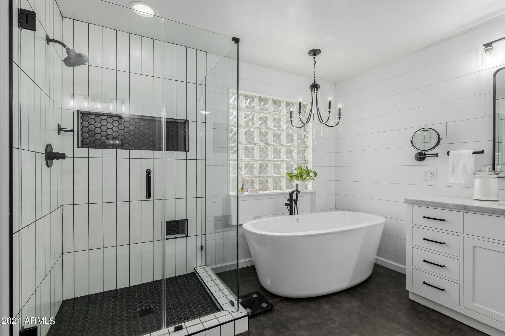 3353 East Blue Ridge Way Gilbert, AZ 85298 - Photo 20 of 50 a bathroom with a bathtub and shower