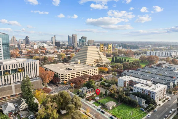 a picture of city view