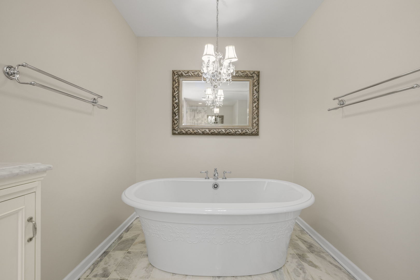 175 Margate Court Lake Bluff, IL 60044 - Photo 20 of 57 a white bath tub sitting in a bathroom