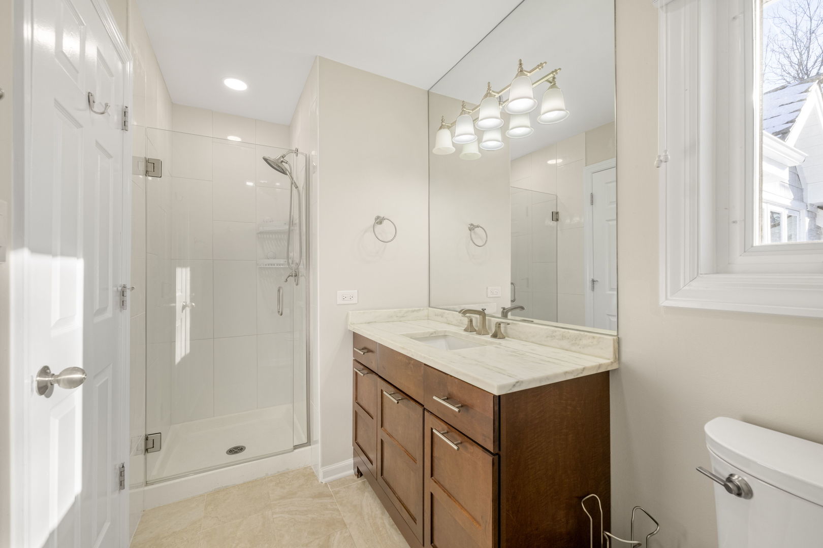 175 Margate Court Lake Bluff, IL 60044 - Photo 23 of 57 a bathroom with a sink a toilet and shower