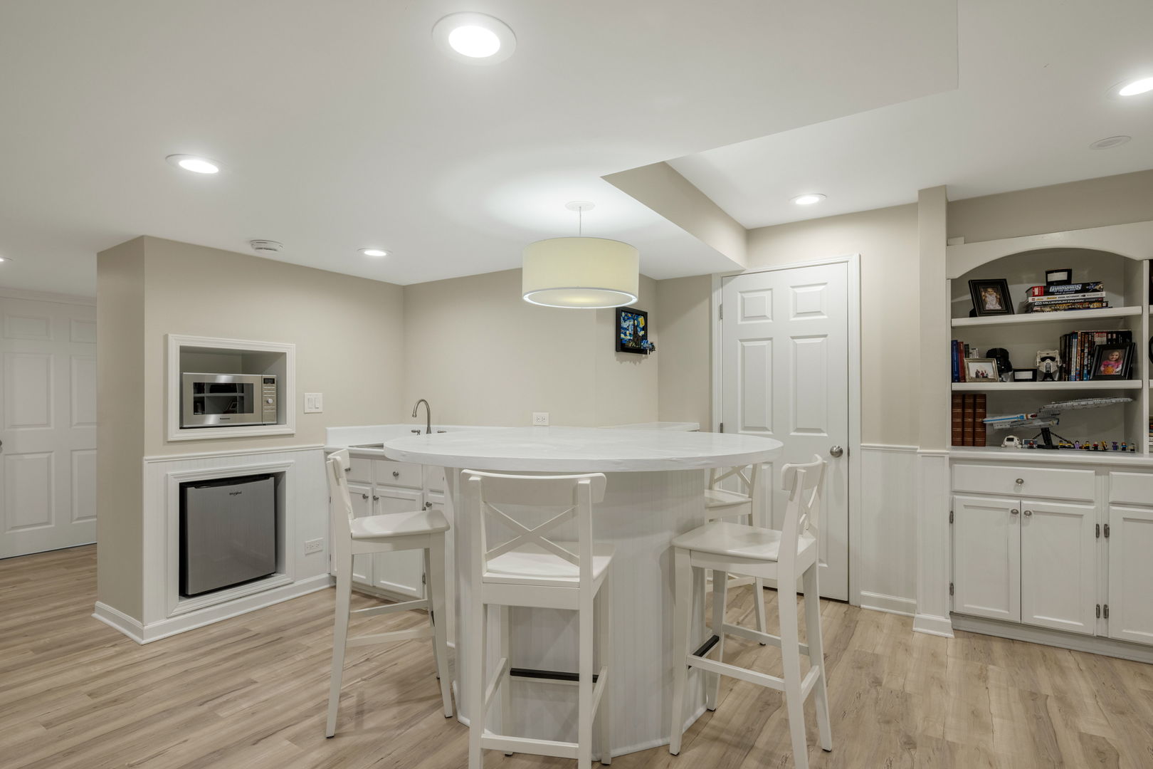 175 Margate Court Lake Bluff, IL 60044 - Photo 30 of 57 a kitchen with cabinets a sink and appliances