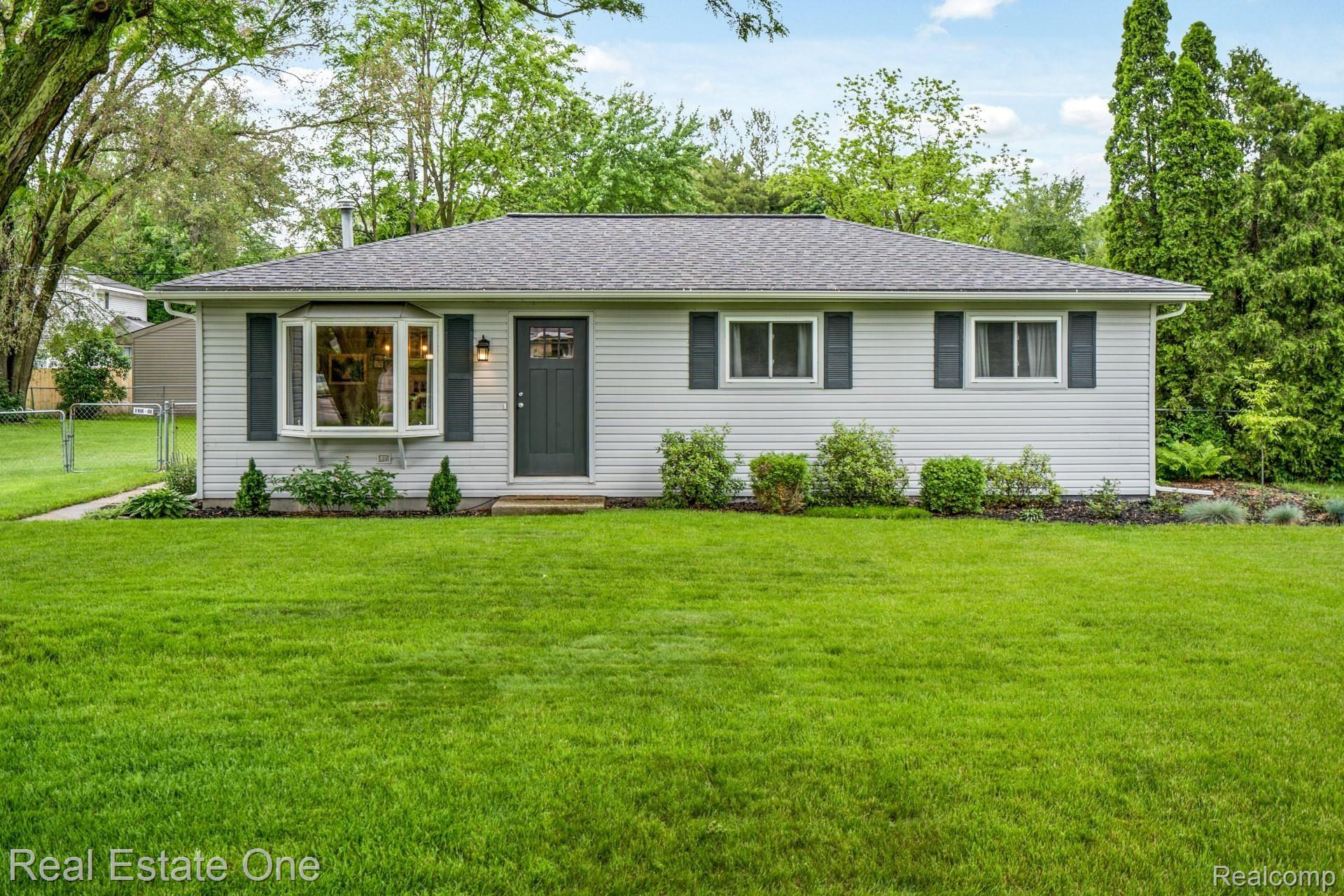 2350 Emmons Avenue Rochester, MI 48307 - Photo 28 of 29 2350-Emmons-Ave-02.jpg