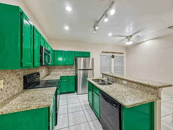 $2,099 | 13607 Sable Lane, Houston, TX 77014