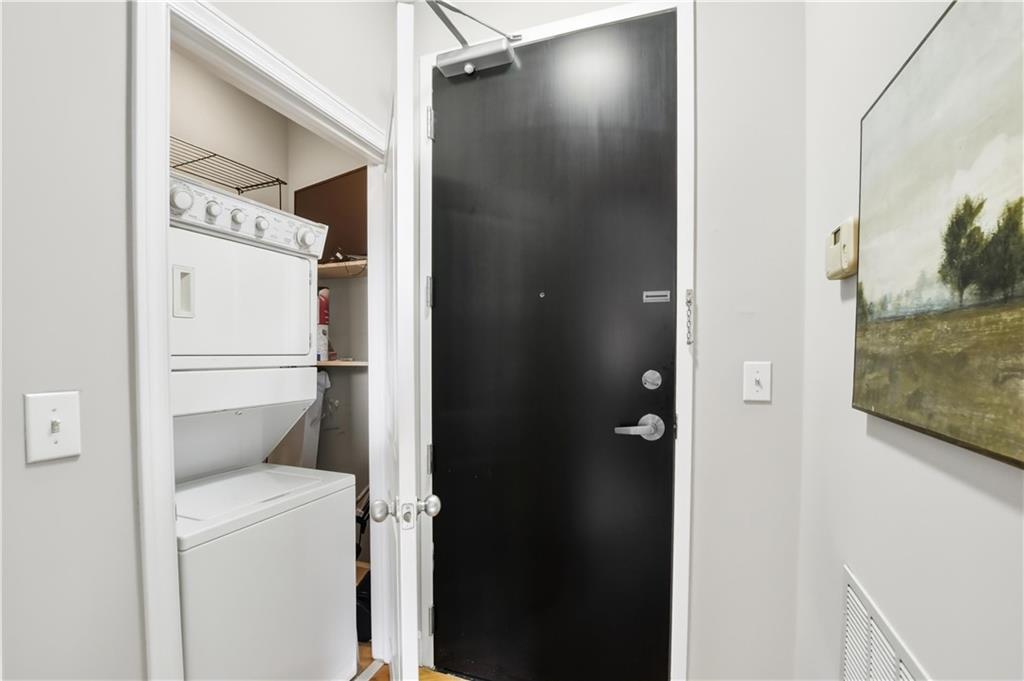 2626 Peachtree Road Northwest, Unit 606 Atlanta, GA 30305 - Photo 17 of 27 a view of bathroom