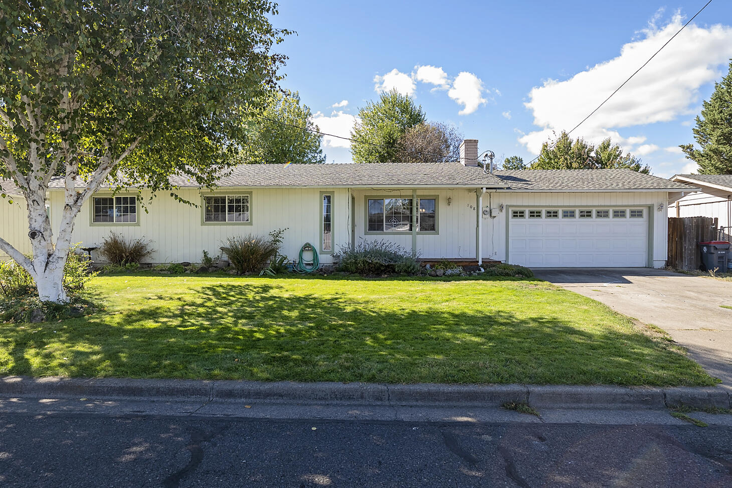 108 Vincent Avenue Central Point, OR 97502 - Photo 1 of 20 Vincent_011 copy