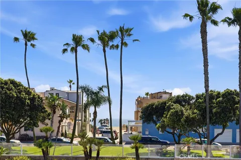 $2,799,000 | 203 Cedar Street, Unit A & B, Newport Beach, CA 92663