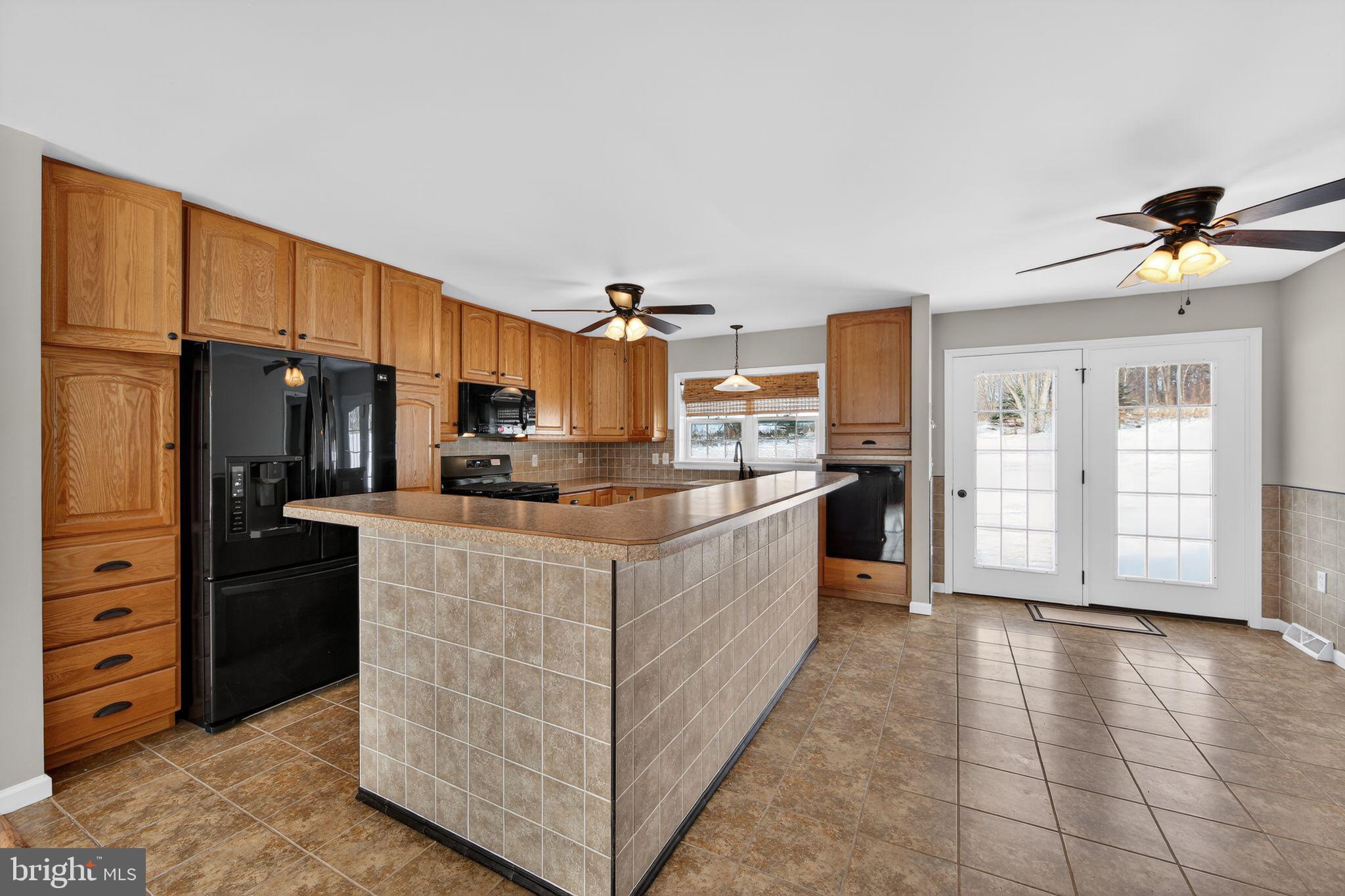 3211 Coventryville Road Pottstown, PA 19465 - Photo 10 of 37 a kitchen with stainless steel appliances a refrigerator and a stove