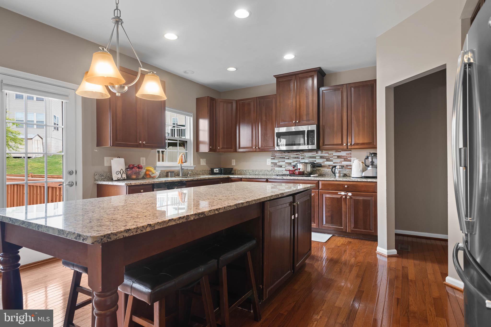 3214 Fledgling Circle Woodbridge, VA 22193 - Photo 12 of 29 Modern kitchen with elegant finishes.