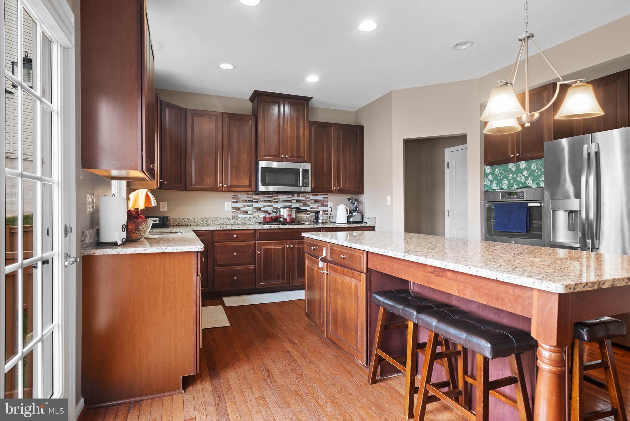 3214 Fledgling Circle Woodbridge, VA 22193 - Photo 13 of 29 Warm, inviting kitchen with modern charm.