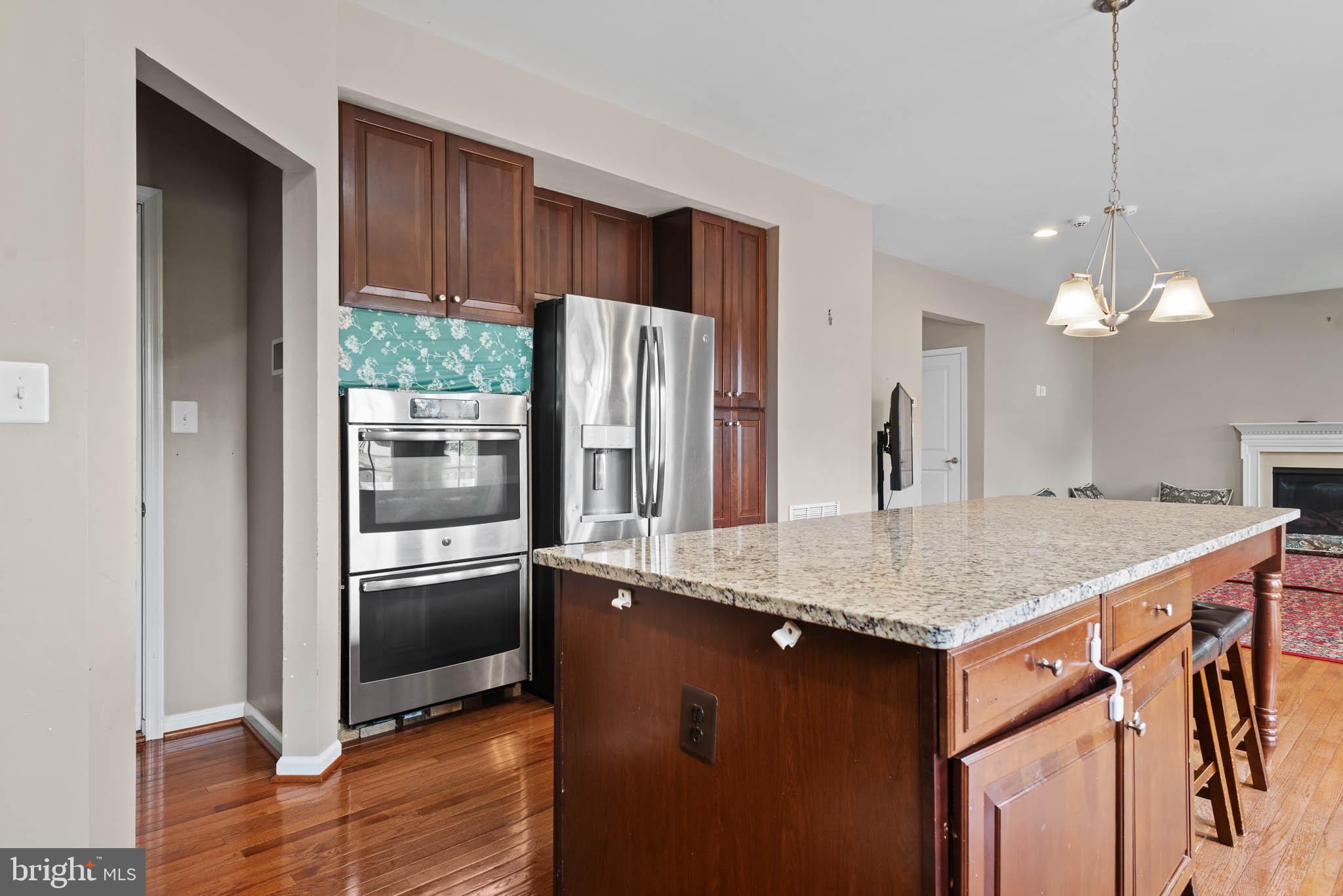 3214 Fledgling Circle Woodbridge, VA 22193 - Photo 15 of 29 Modern kitchen with elegant finishes.