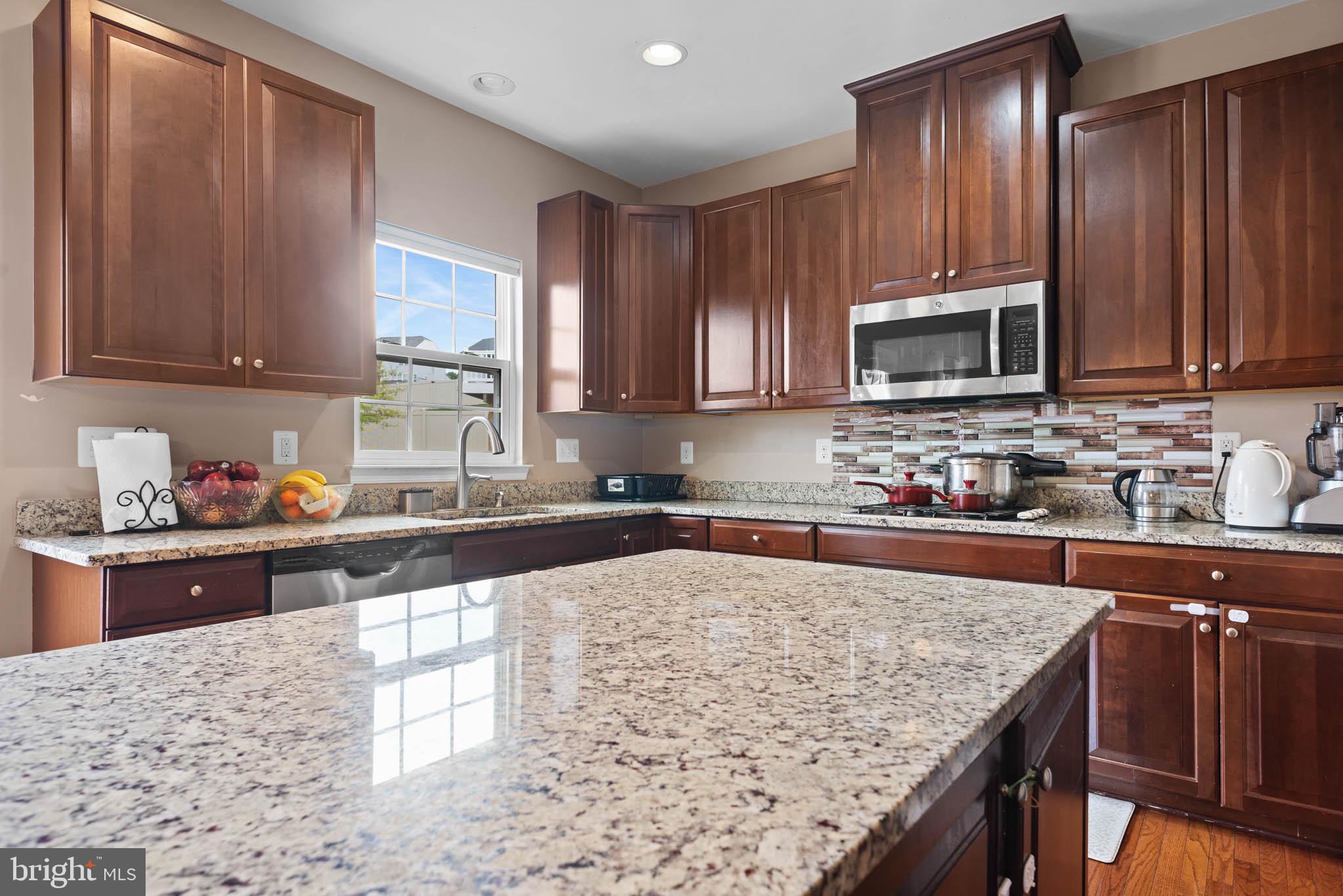 3214 Fledgling Circle Woodbridge, VA 22193 - Photo 16 of 29 Modern kitchen with elegant finishes.