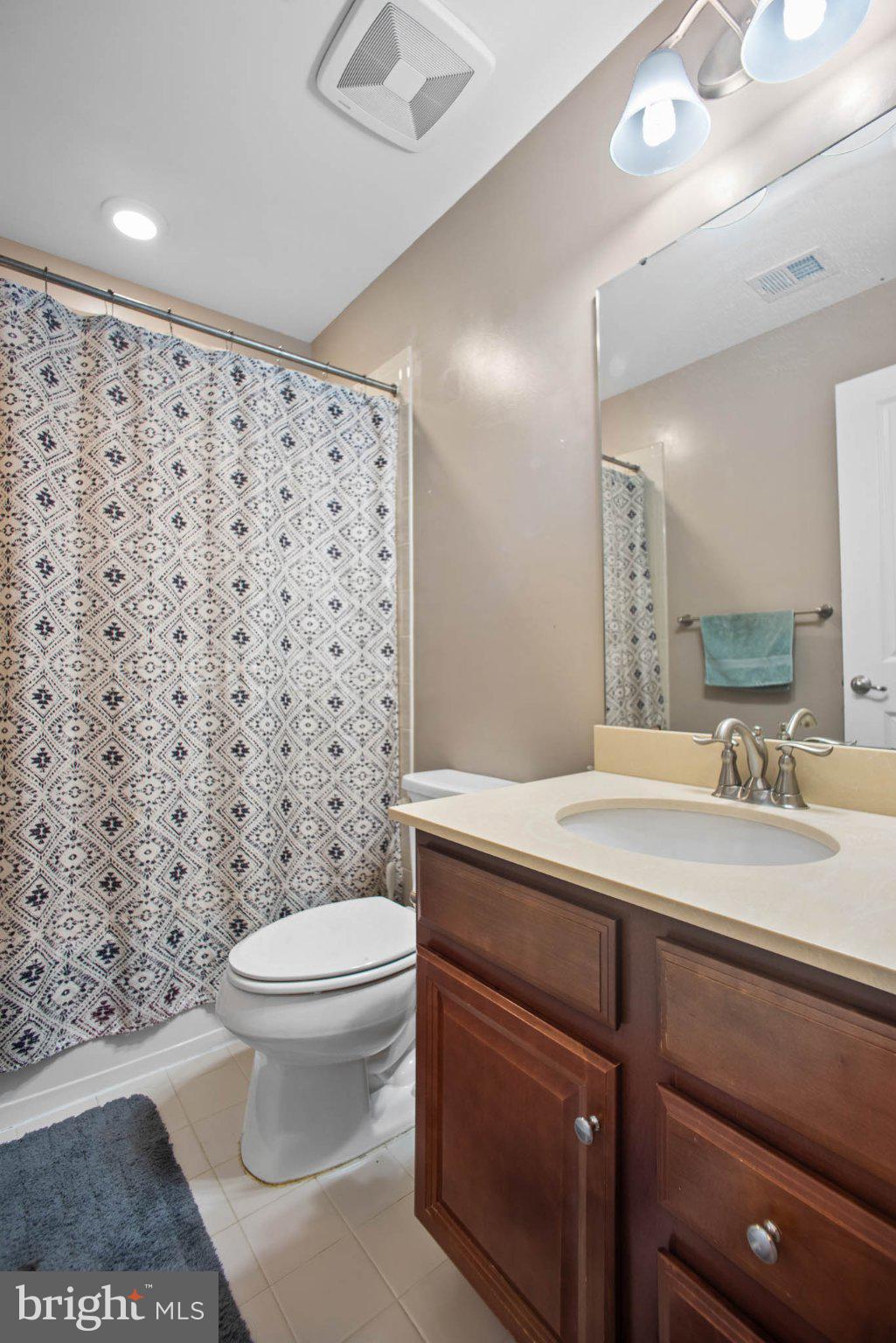 3214 Fledgling Circle Woodbridge, VA 22193 - Photo 20 of 29 Charming bathroom with modern touches.