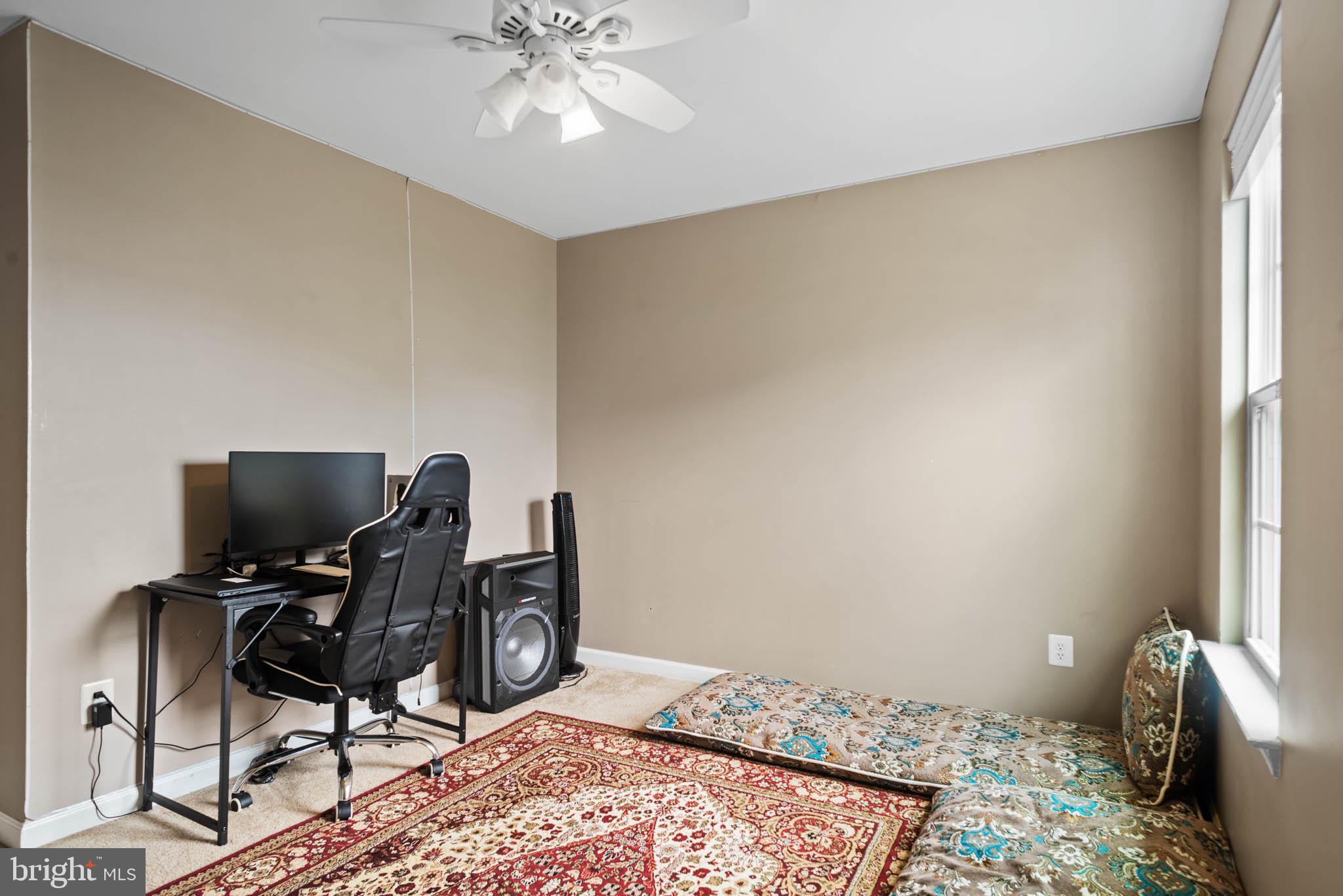 3214 Fledgling Circle Woodbridge, VA 22193 - Photo 21 of 29 Cozy workspace with inviting decor.