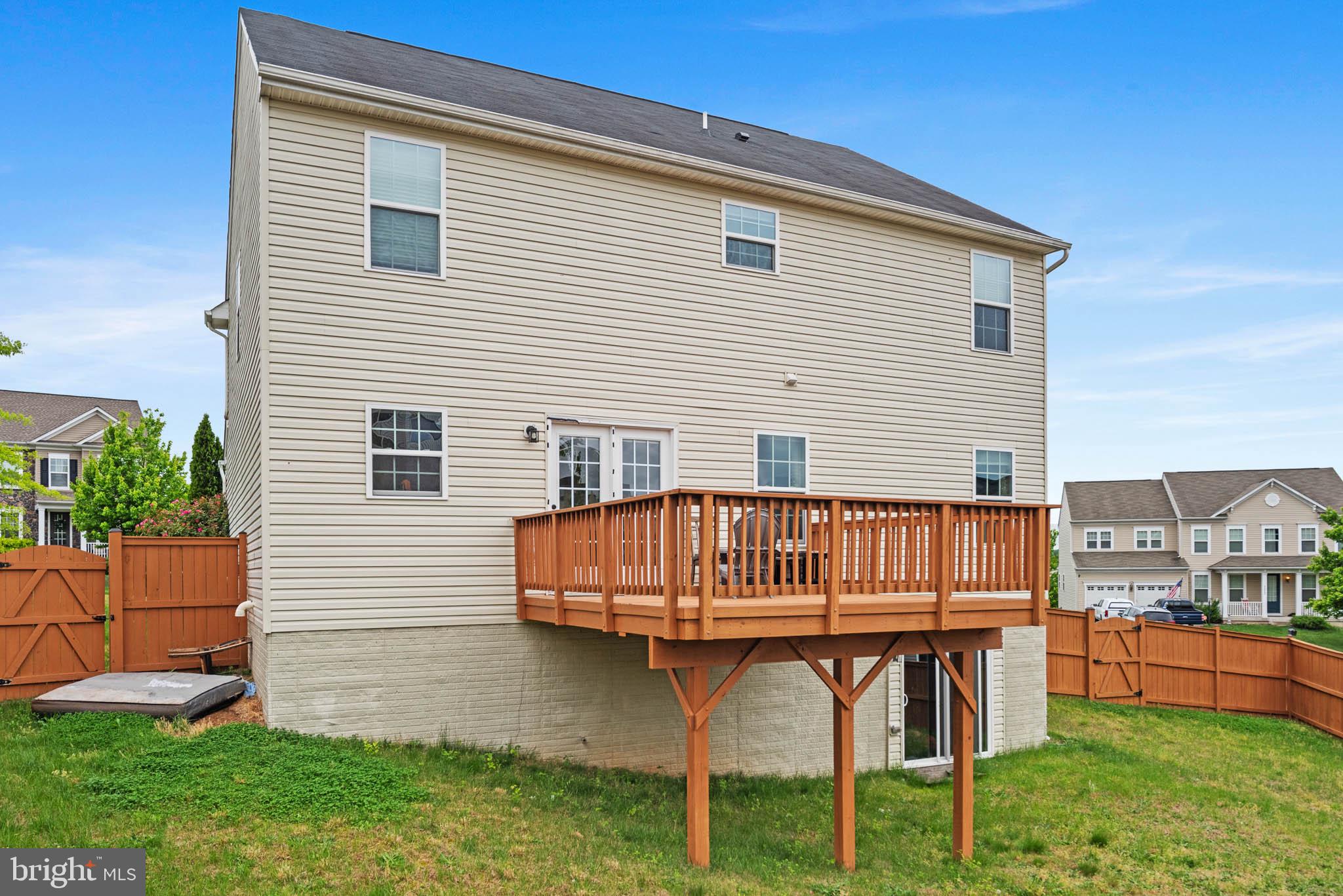 3214 Fledgling Circle Woodbridge, VA 22193 - Photo 3 of 29 Charming home with inviting deck space.