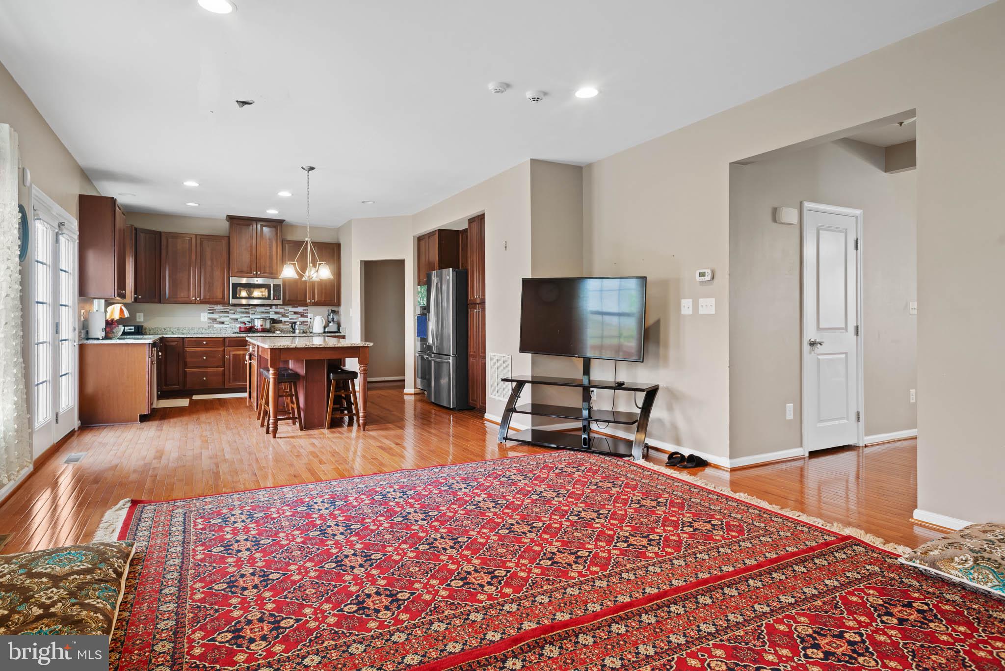3214 Fledgling Circle Woodbridge, VA 22193 - Photo 10 of 29 Spacious living area with modern charm.