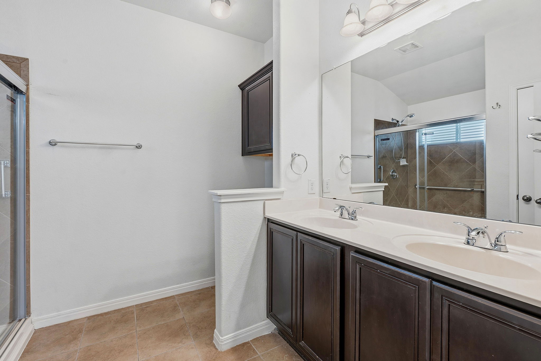 8541 Inca Dove Drive Austin, TX 78729 - Photo 16 of 28 Enjoy your own private ensuite bath!