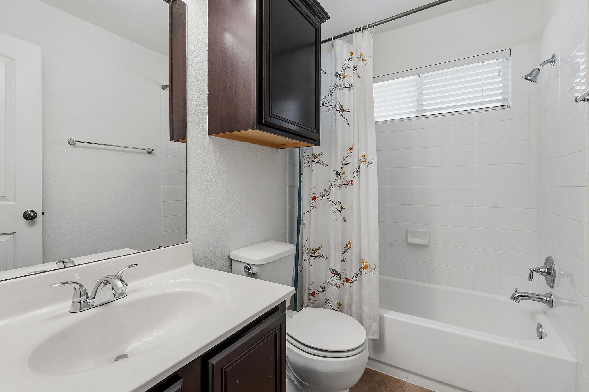 8541 Inca Dove Drive Austin, TX 78729 - Photo 22 of 28 The full guest bath offers a single vanity and shower/tub combo.