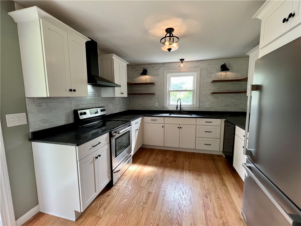 346 Mendon Road Cumberland, RI 02864 - Photo 3 of 30 Gallery Image 3