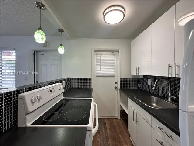 $1,595 | 2325 Arthur Street, Unit 7, Hollywood, FL 33020