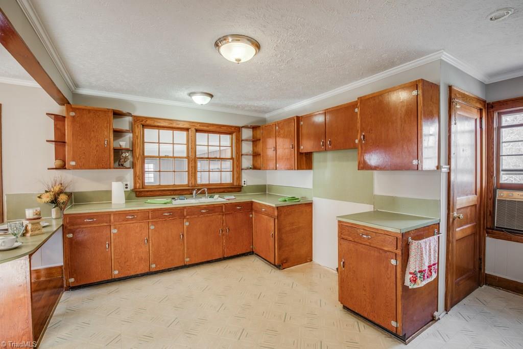 1782 Cook School Road Pilot Mountain, NC 27041 - Photo 3 of 29 Gallery Image 3