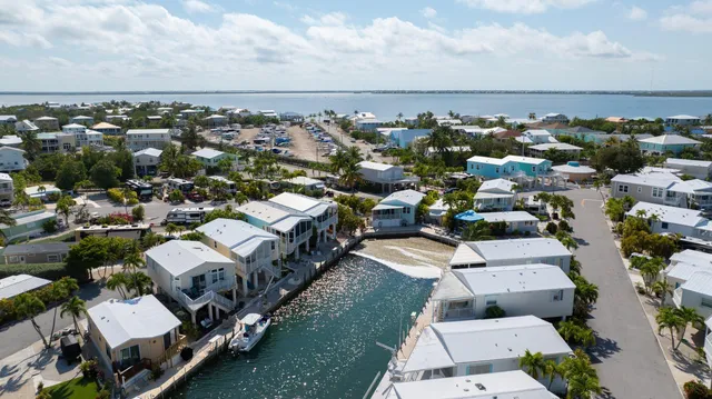 a view of entryway with a front door