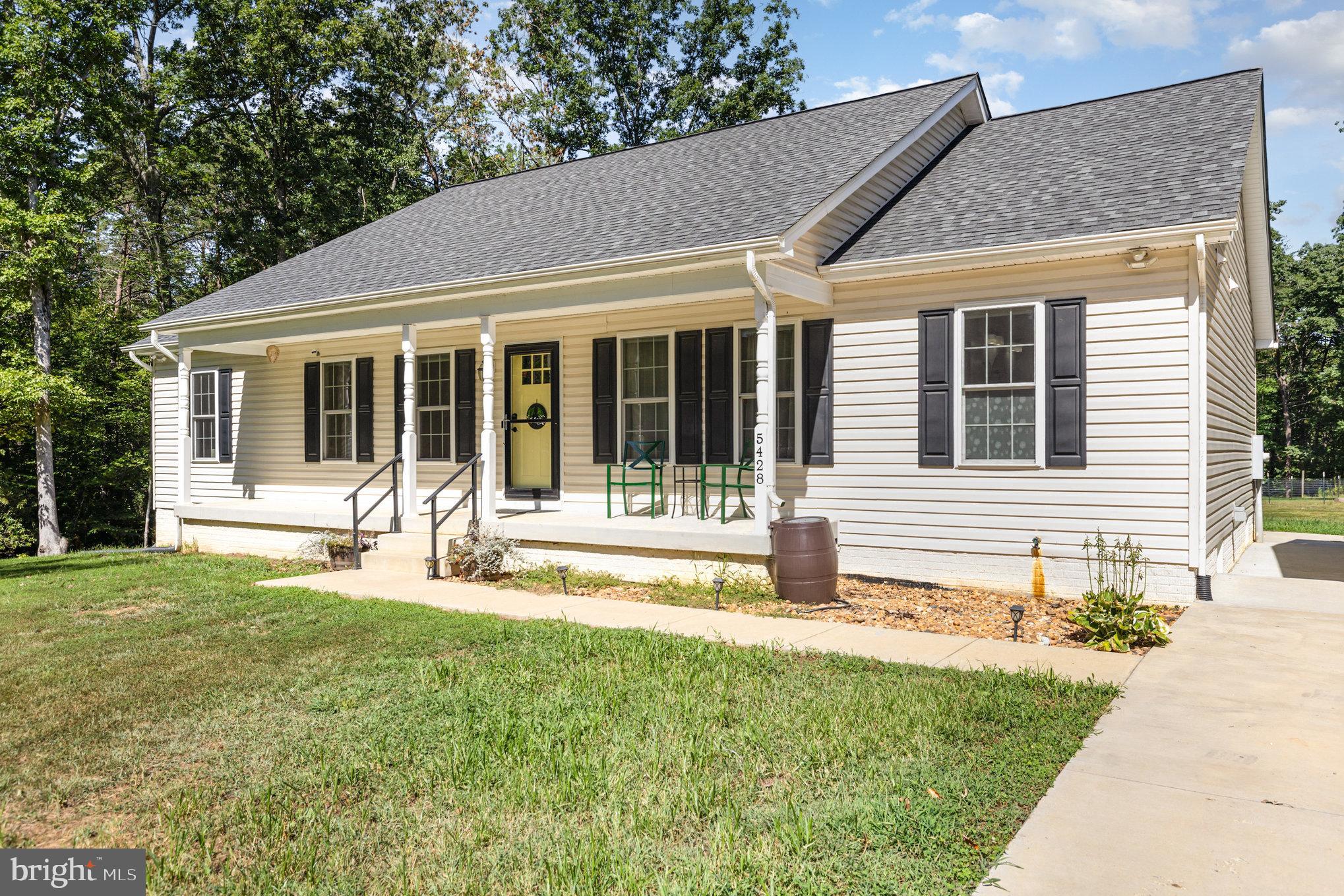 5428 Ridge Road Spotsylvania, VA 22551 - Photo 7 of 63 COUNTRY FRONT PORCH