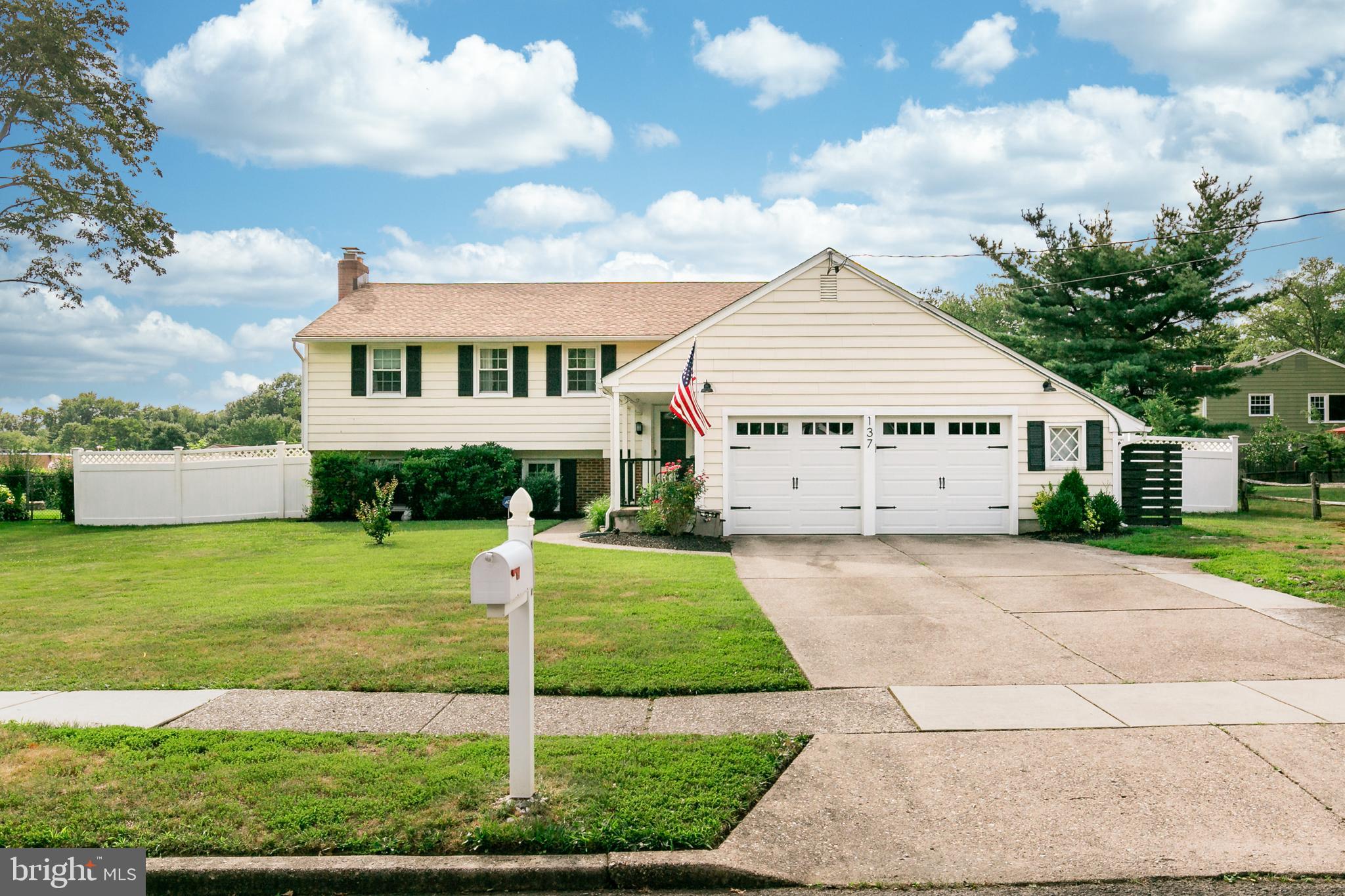 137 Pearl Croft Road Cherry Hill, NJ 08034 - Photo 3 of 38 Gallery Image 3