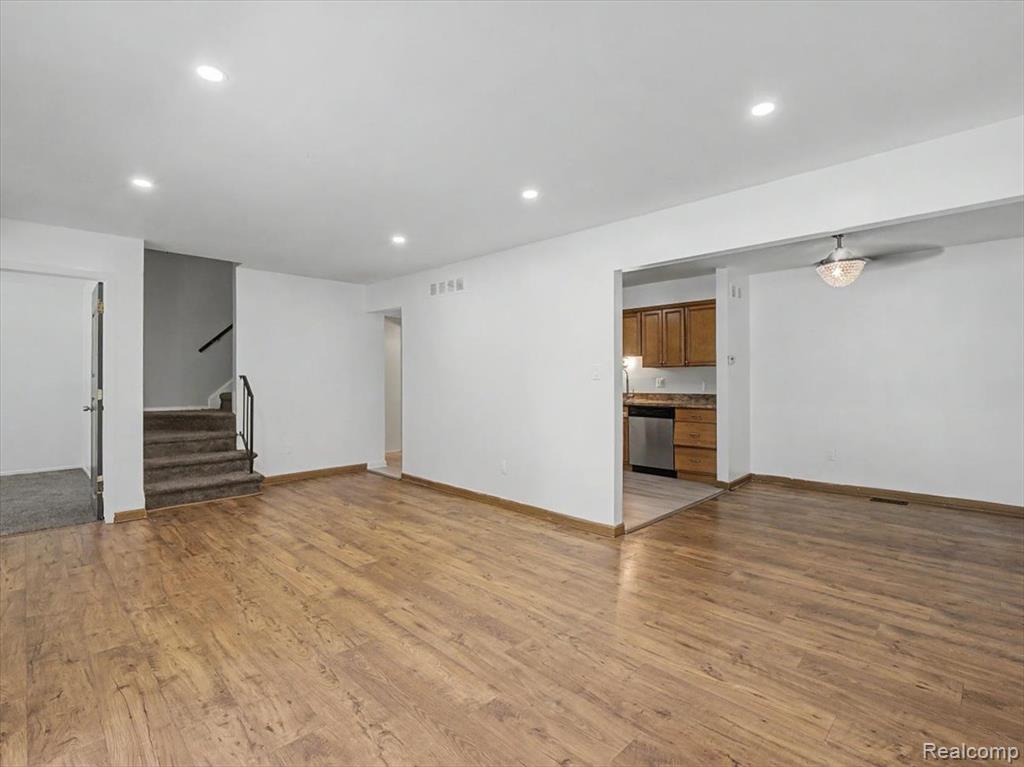 41957 Utica Road Sterling Heights, MI 48313 - Photo 8 of 43