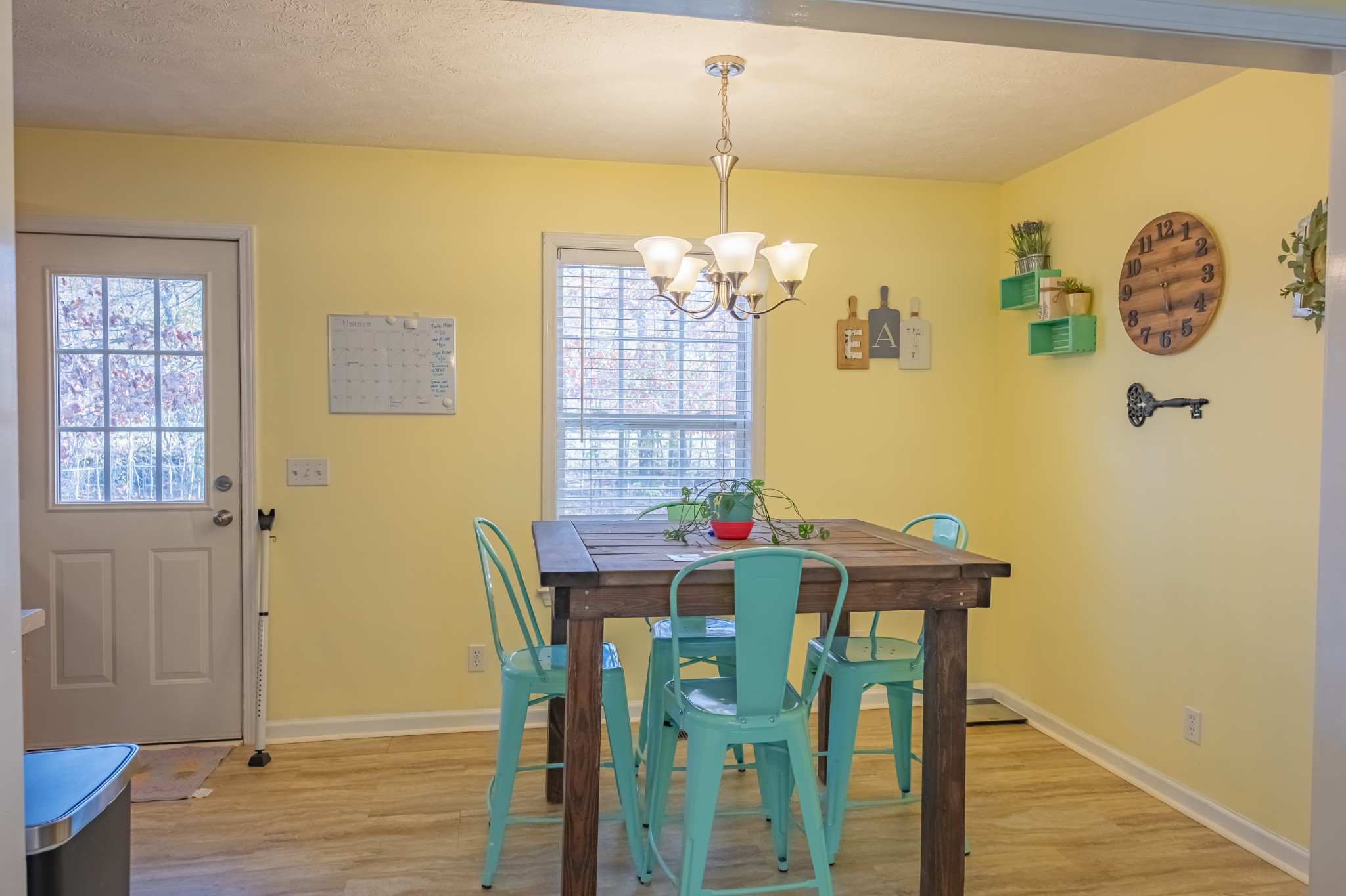 353 Oak Hollow Road Manchester, TN 37355 - Photo 16 of 32 a view of a dining room with furniture and wooden floor