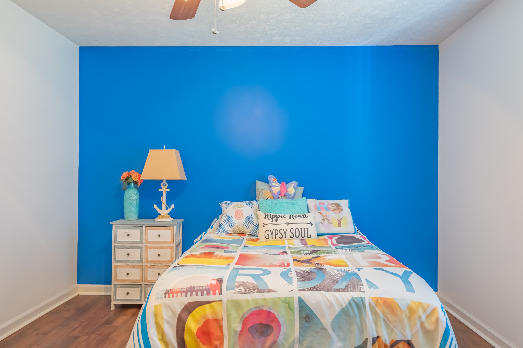 353 Oak Hollow Road Manchester, TN 37355 - Photo 24 of 32 a bedroom with a bed and a lamp on table