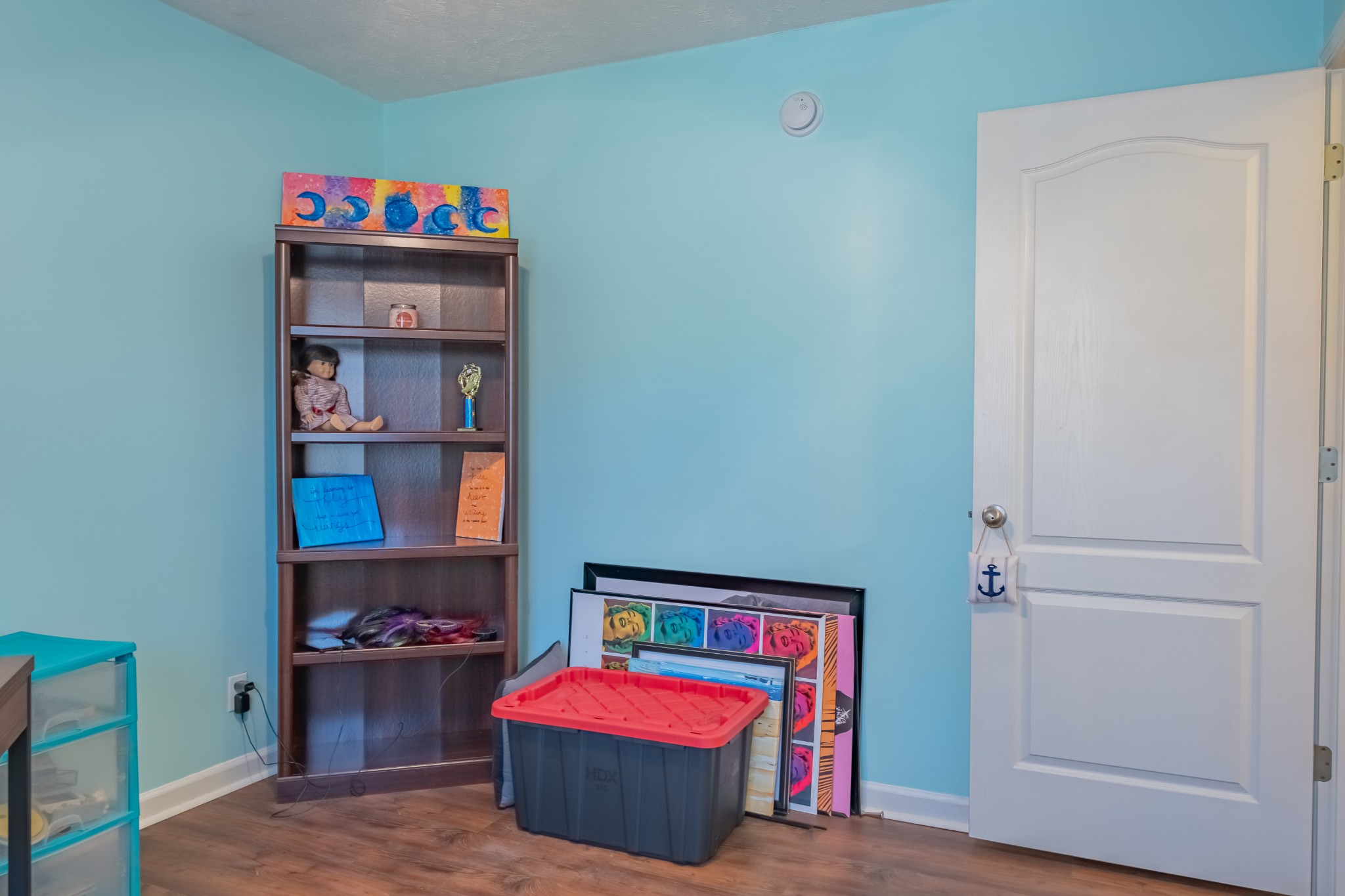353 Oak Hollow Road Manchester, TN 37355 - Photo 27 of 32 a bedroom with bed and closet
