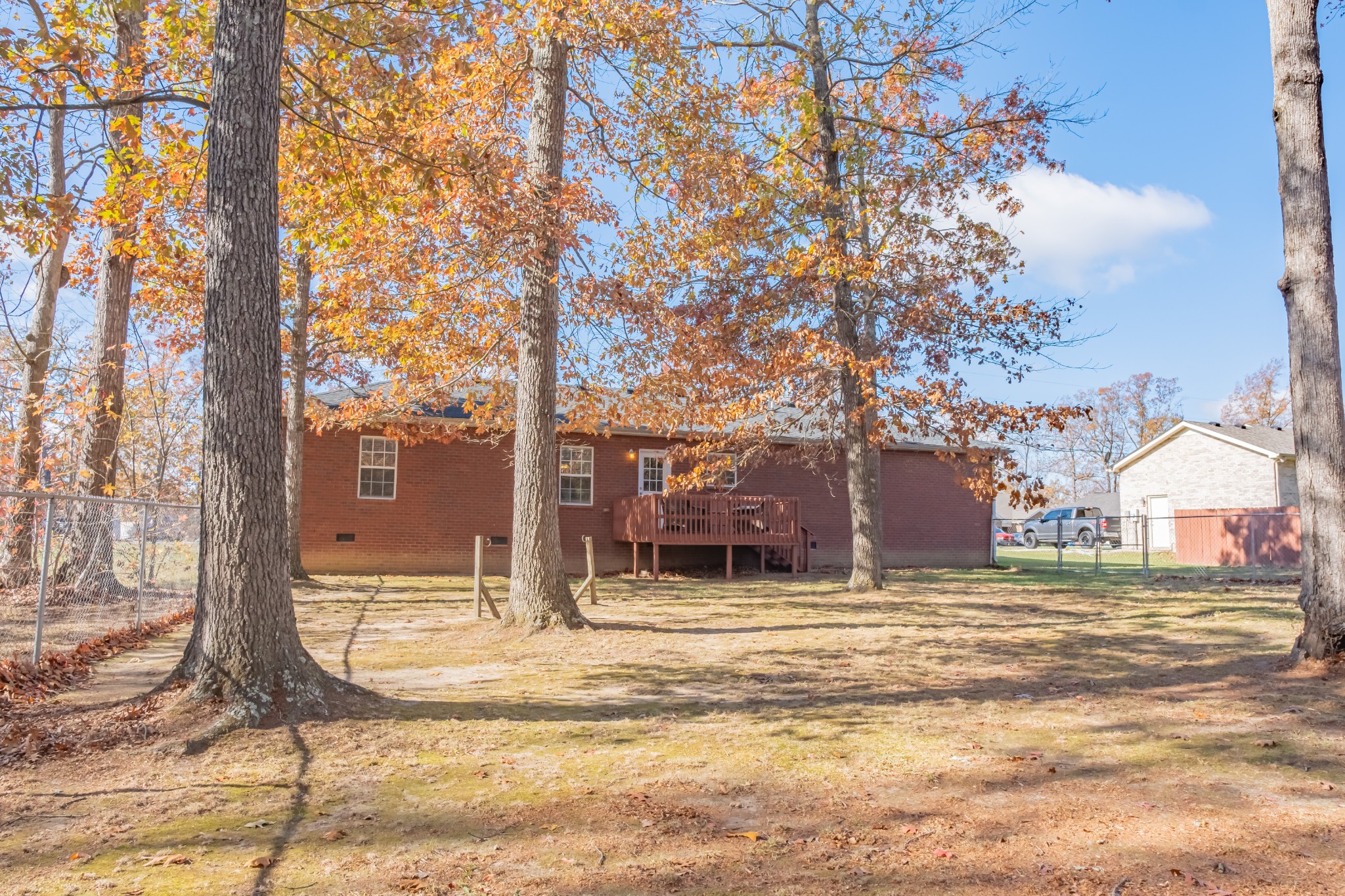 353 Oak Hollow Road Manchester, TN 37355 - Photo 5 of 32 a view of a house with a yard