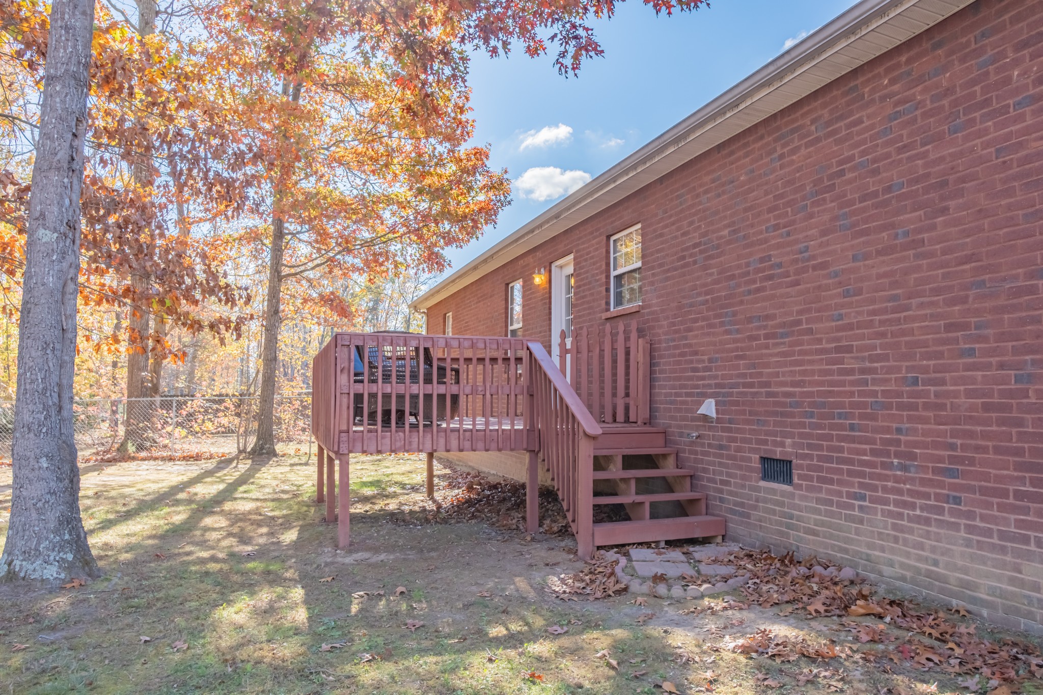 353 Oak Hollow Road Manchester, TN 37355 - Photo 7 of 32 a view of a house with a yard