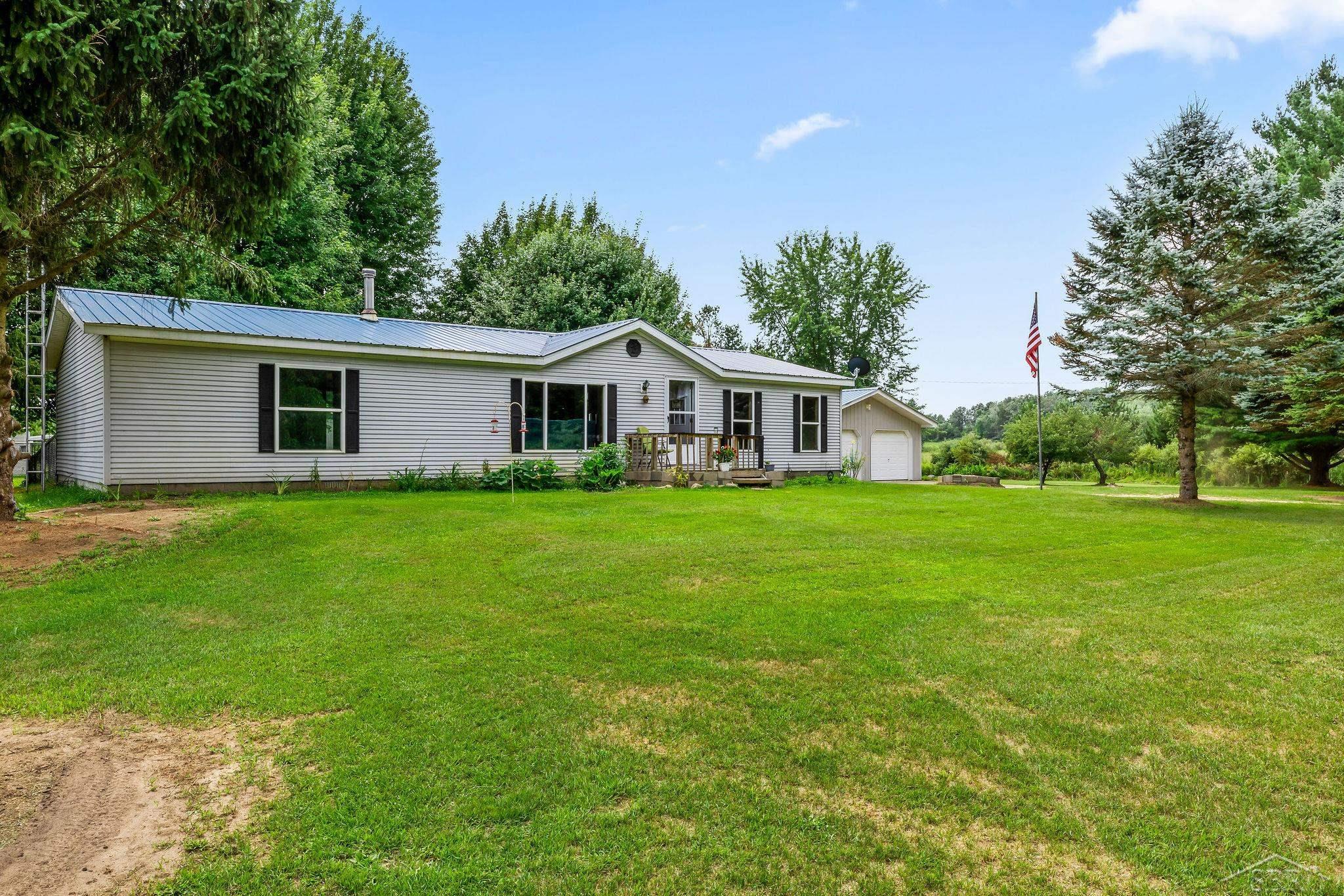 6178 Meredith Grade Road Harrison, MI 48625 - Photo 47 of 54 50218740-65a66b86-9554-499c-92e1-0e24b971e3fe.JPG