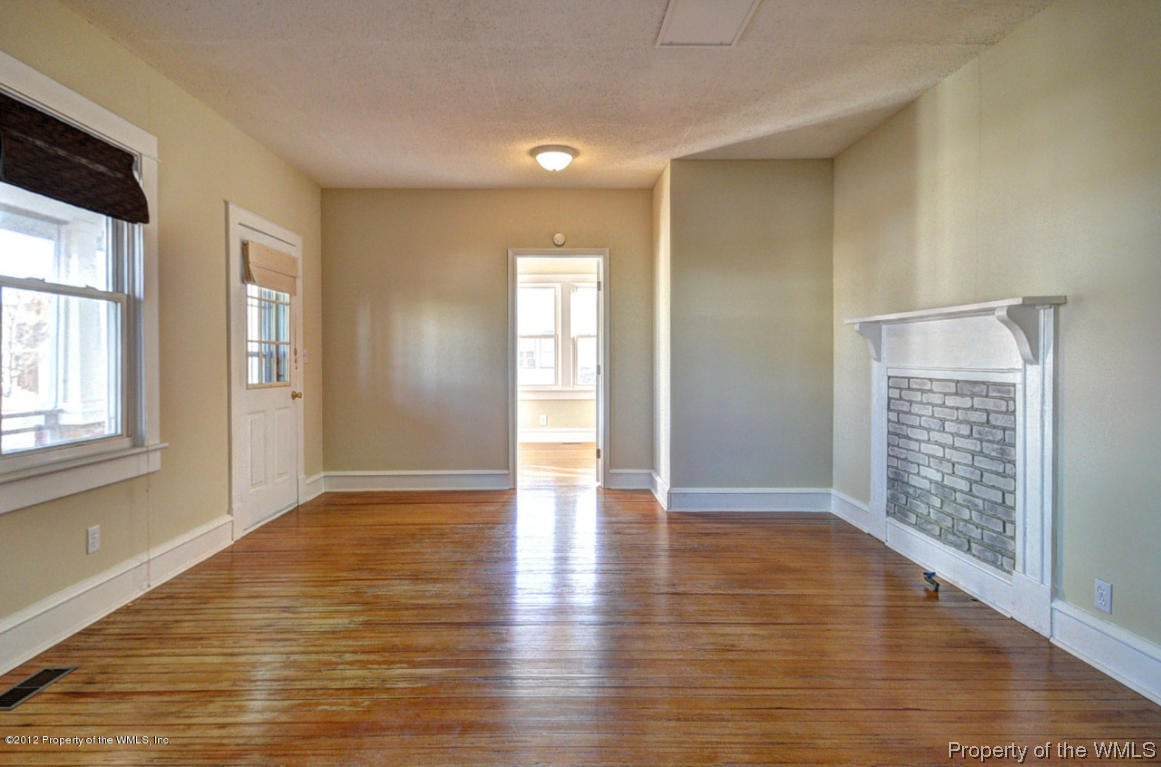 1601 Dandy Loop Road Yorktown, VA 23692 - Photo 4 of 38 Gallery Image 4