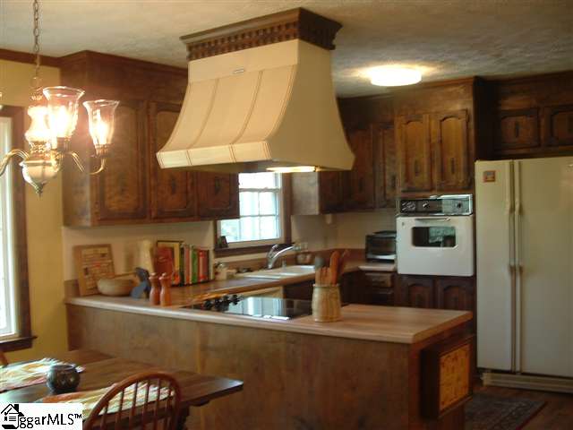 229 Covington Road Greenville, SC 29617 - Photo 2 of 19 Gallery Image 2